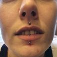 En vertikal labret med en medusa (ej gjord av mig)